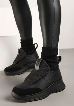 Czarne Pikowane Sneakersy na Platformie Ozdobione Napisem Resilie