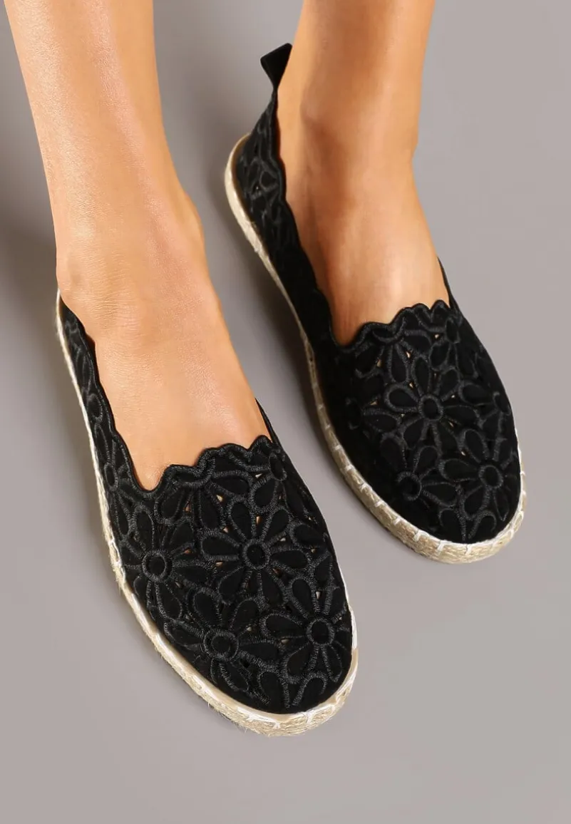 Czarne Plecione Espadryle Vices z Kwiatowym Motywem z Ażurowymi Wycięciami Honavia