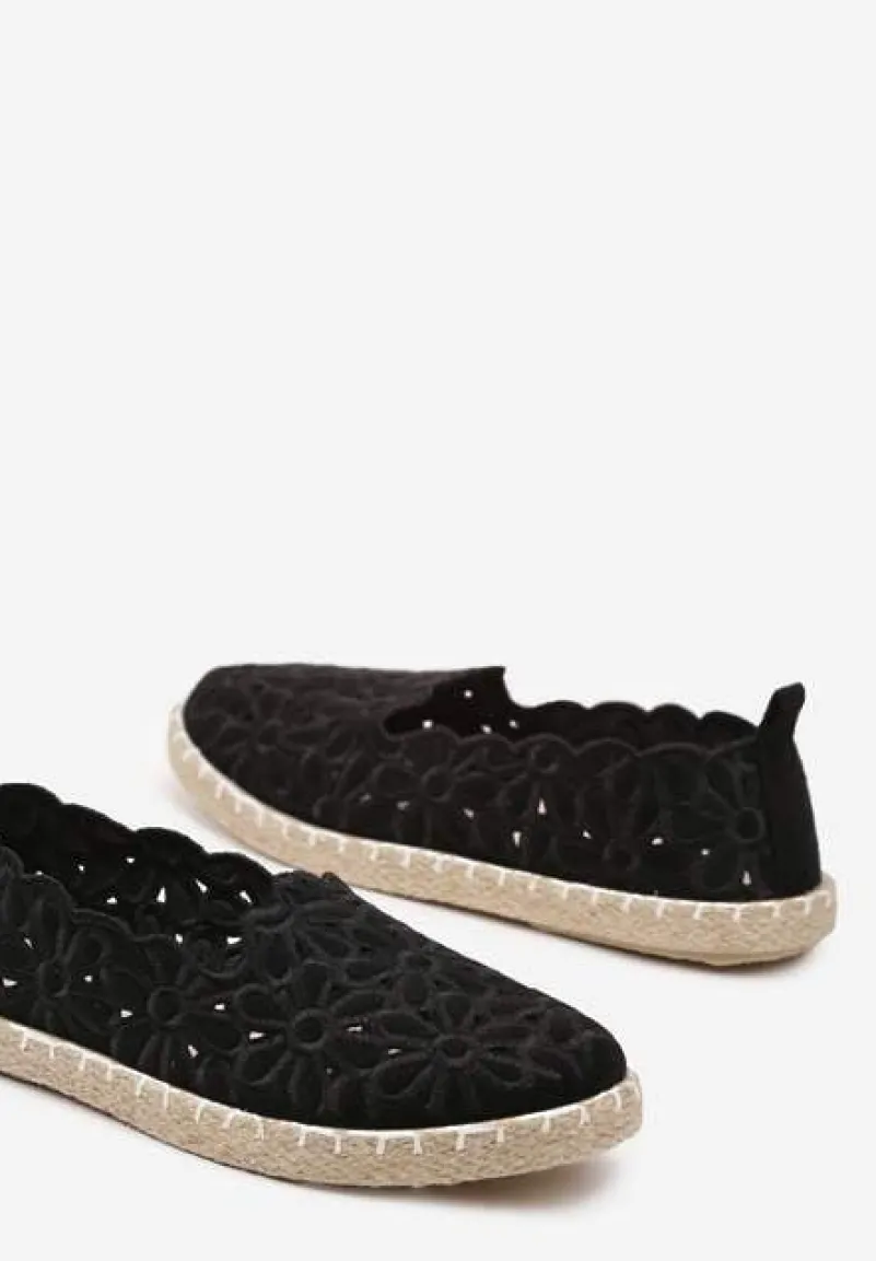 Czarne Plecione Espadryle Vices z Kwiatowym Motywem z Ażurowymi Wycięciami Honavia