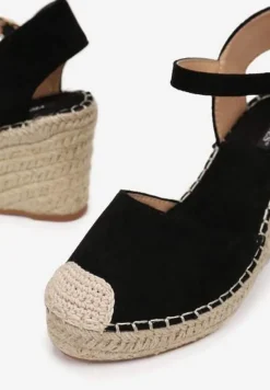 Czarne Sandały Assaciane