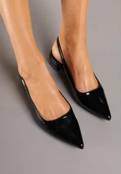 Czarne Sandały Lakierowane na Płaskiej Podeszwie z Ozdobnym Paskiem Delaniael