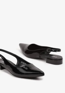 Czarne Sandały Lakierowane na Płaskiej Podeszwie z Ozdobnym Paskiem Delaniael