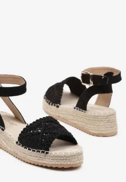 Czarne Sandały na Grubej Podeszwie z Otwartym Noskiem Zapinane przy Kostce Varamia