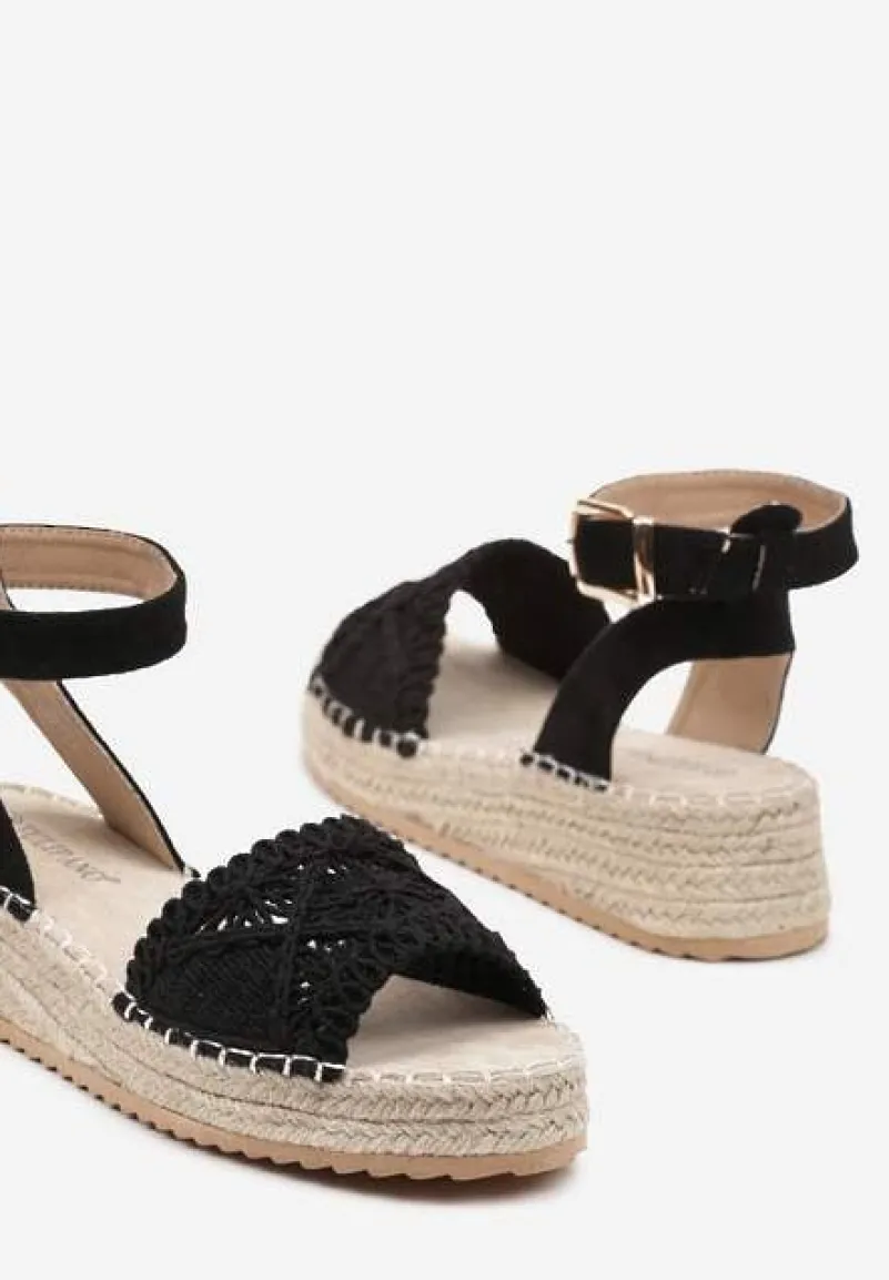 Czarne Sandały na Grubej Podeszwie z Otwartym Noskiem Zapinane przy Kostce Varamia