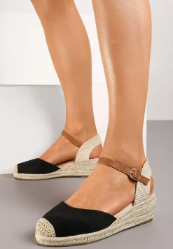 Czarne Sandały na Koturnie z Plecionki Zapinane Wokół Kostki Fiolla