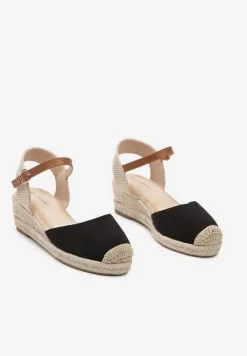 Czarne Sandały na Koturnie z Plecionki Zapinane Wokół Kostki Fiolla