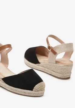 Czarne Sandały na Koturnie z Plecionki Zapinane Wokół Kostki Fiolla