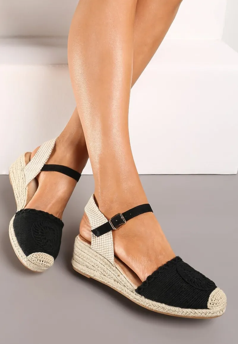 Czarne Sandały na Koturnie Ozdobione Plecionką z Juty z Zapięciem przy Kostce Tesamara