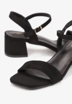 Czarne Sandały na Niskim Słupkowym Obcasie ze Sprzączką Vosanna