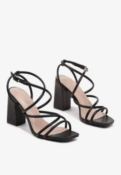 Czarne Sandały na Obcasie z Cienkimi Paskami Kaloren