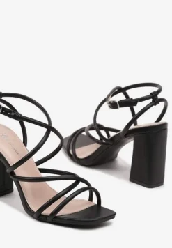 Czarne Sandały na Obcasie z Cienkimi Paskami Kaloren