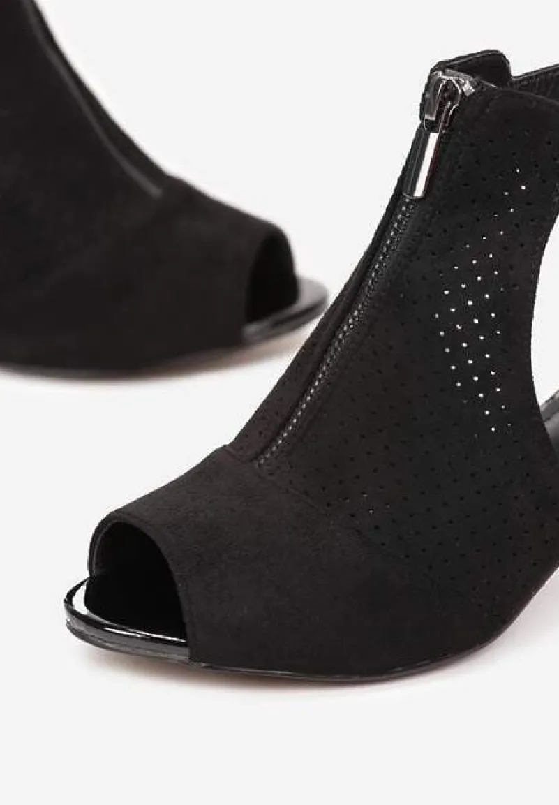 Czarne Sandały na Obcasie z Suwakiem Zdobione Perforacją i Wycięciami c