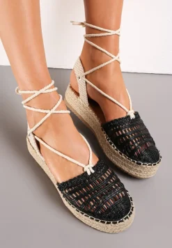 Czarne Sandały na Plecionej Platformie z Ażurową Cholewką i Wiązaniem na Łydce Solen