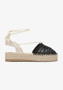 Czarne Sandały na Plecionej Platformie z Ażurową Cholewką i Wiązaniem na Łydce Solen