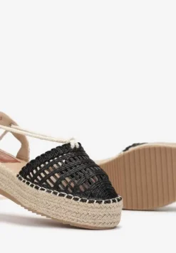 Czarne Sandały na Plecionej Platformie z Ażurową Cholewką i Wiązaniem na Łydce Solen