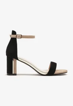Czarne Sandały na Słupku Ozdobione Metalicznymi Aplikacjami Inarisa