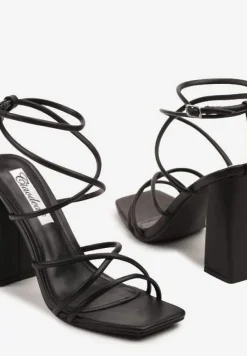 Czarne Sandały na Słupku Ozdobione Kwadratowym Noskiem Nilusca