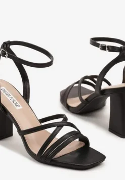 Czarne Sandały na Słupku Ozdobione Paskami Doroti