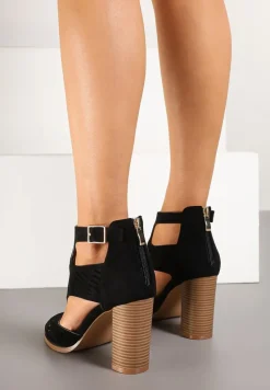 Czarne Sandały na Słupku Ozdobione Ażurowym Wzorem Grelidi