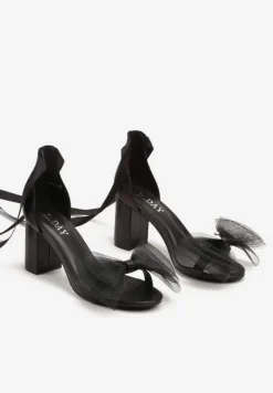 Czarne Sandały na Słupku Wiązane Wstążką z Tiulową Kokardką Naviloria