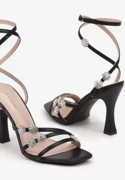 Czarne Sandały na Szpilce Zdobione Paskami i Cyrkoniowymi Aplikacjami z Kwiatami Hanariel