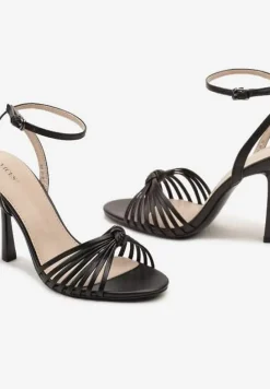 Czarne Sandały na Szpilce z Cienkimi Paseczkami z Supełkiem Wloedia