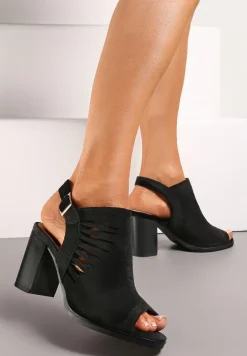 Czarne Sandały Peep Toe na Słupku z Ozdobnymi Wycięciami i Sprzączką Riavia