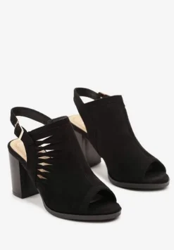 Czarne Sandały Peep Toe na Słupku z Ozdobnymi Wycięciami i Sprzączką Riavia