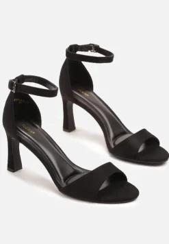 Czarne Sandały Vices na Szpilce w Klasycznym Stylu Nitressa