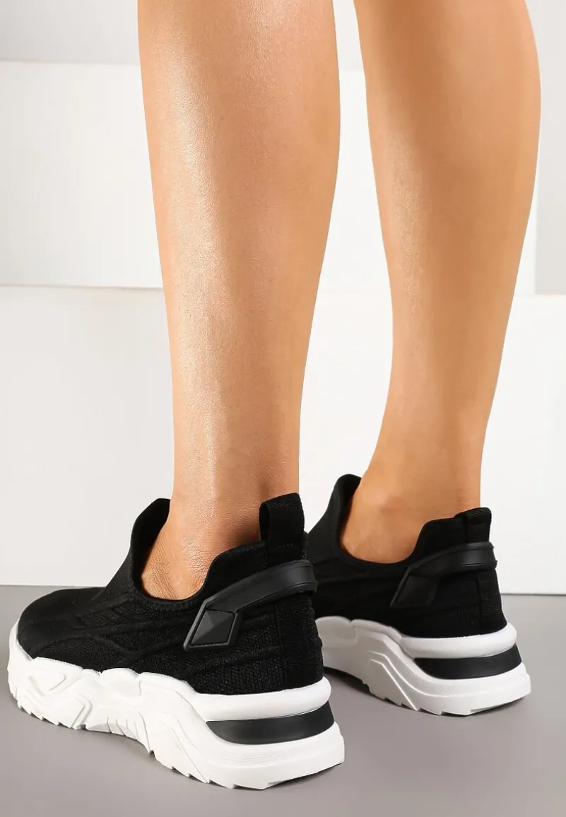Czarne Siateczkowe Buty Sportowe Sneakersy Wsuwane Zdobione Tłoczeniami Nusadela