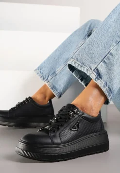 Czarne Skórzane Sneakersy na Platformie Ozdobione Aplikacją Doliresa