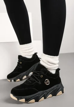 Czarne Sneakersy na Platformie z Metaliczną Ozdobą i Geometrycznym Motywem Delasiel