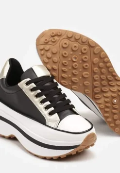 Czarne Sneakersy na Tłoczonej Platformie w Streetwearowym Stylu Hanerith