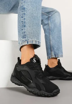 Czarne Sneakersy Ozdobione Tłoczoną Cholewką Pillitha