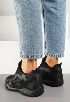 Czarne Sneakersy Ozdobione Tłoczoną Cholewką Pillitha