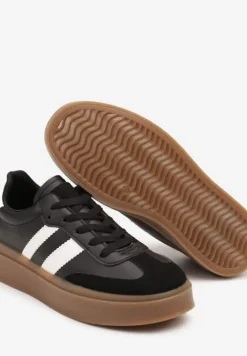Czarne Sneakersy Tenisówki Ozdobione Paskami Sovresia