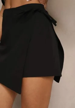 Czarne Spódnico Spodenki z Wiskozą Wiązane na Boku Voreoma