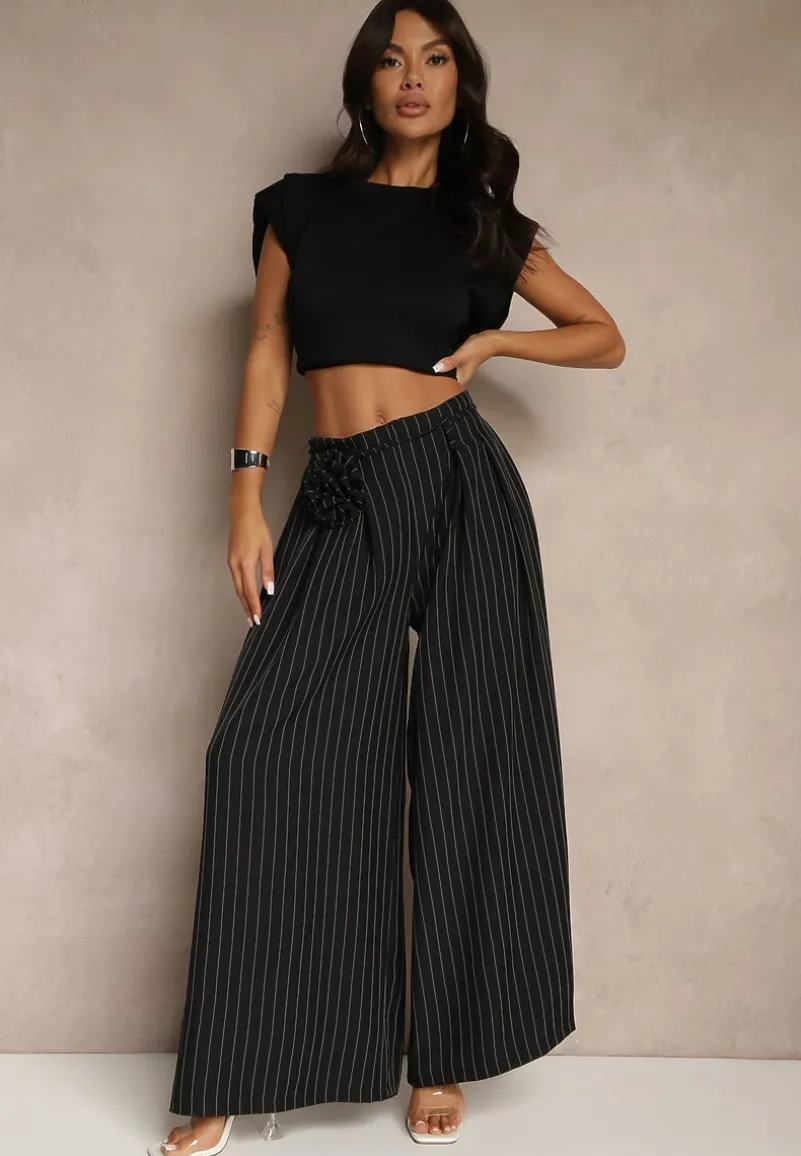 Czarne Spodnie Palazzo High Waist Ozdobione Broszką Kwiatem Folassea