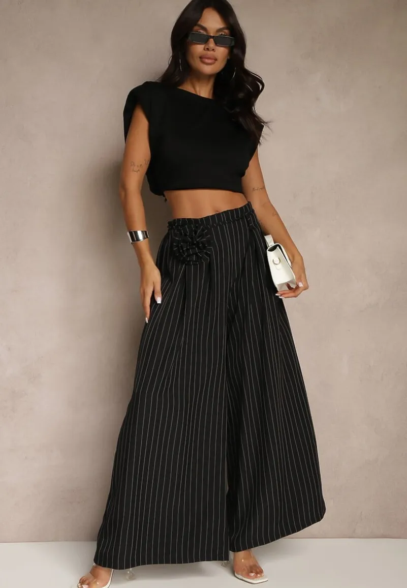 Czarne Spodnie Palazzo High Waist Ozdobione Broszką Kwiatem Folassea