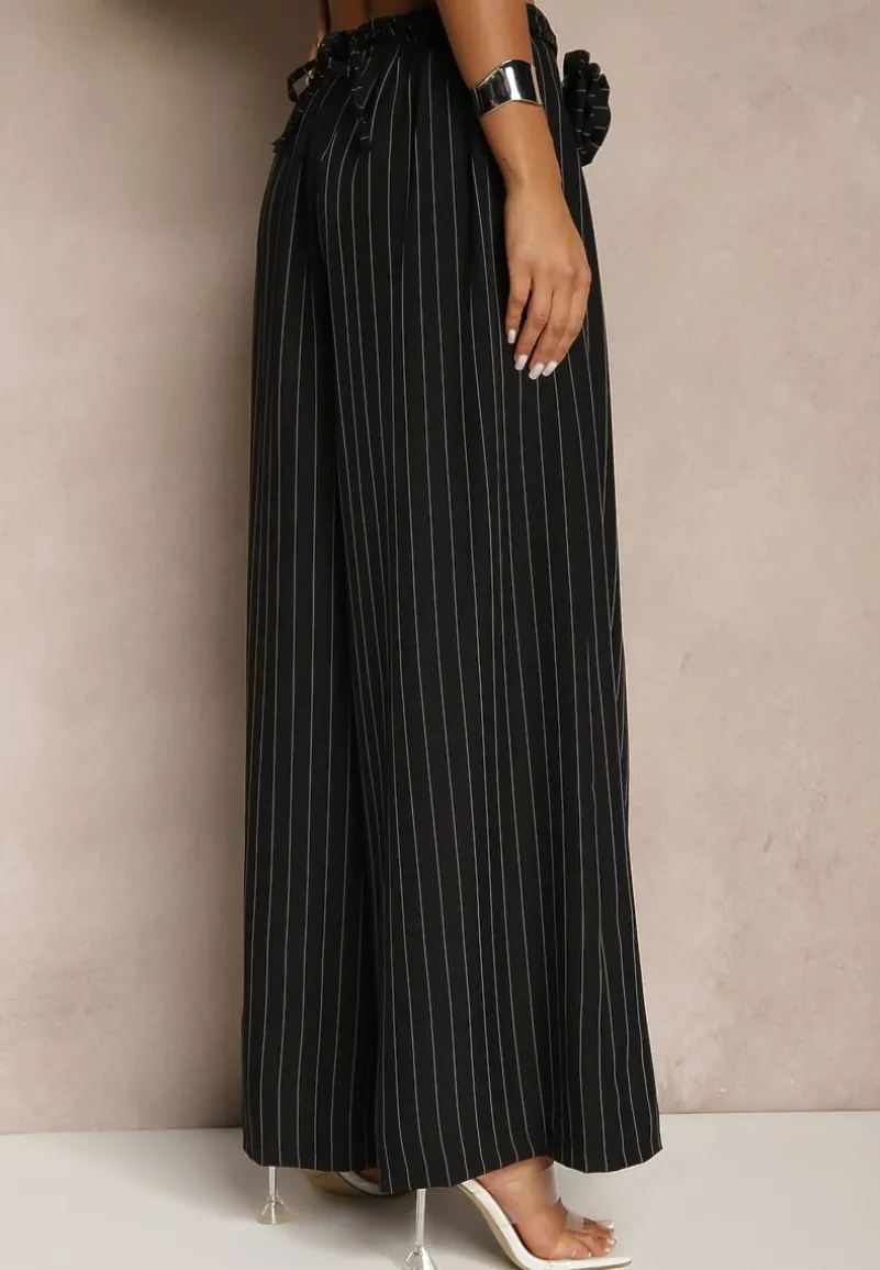 Czarne Spodnie Palazzo High Waist Ozdobione Broszką Kwiatem Folassea