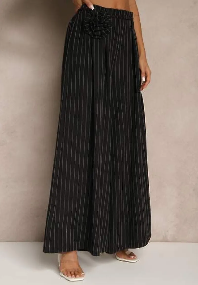 Czarne Spodnie Palazzo High Waist Ozdobione Broszką Kwiatem Folassea