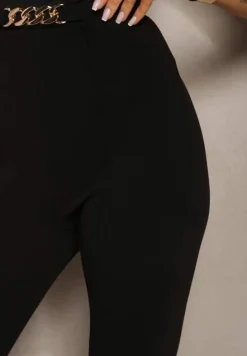 Czarne Spodnie z Rozszerzanymi Nogawkami i Łańcuchem Banni