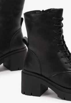 Czarne Sznurowane Botki z Imitacji Skóry na Podeszwie z Platformą i Żłobieniami Zaran