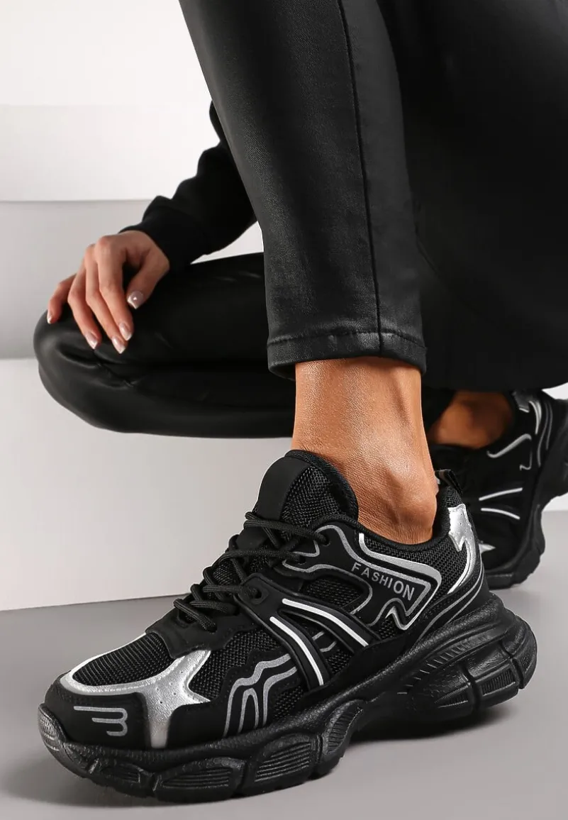 Czarne Sznurowane Buty Sportowe na Płaskiej Podeszwie z Siateczką i Ozdobnymi Wstawkami Bellaraz