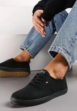 Czarne Sznurowane Tenisówki z Niewielką Naszywką Deirdra