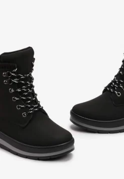 Czarne Sznurowane Traperki z Ekoskóry z Futerkiem i Ozdobną Wstawką Pisanara