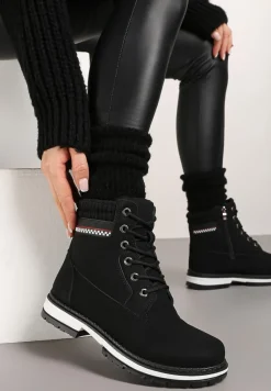 Czarne Sznurowane Trapery na Płaskiej Podeszwie Ozdobione Tłoczeniem Brenneth