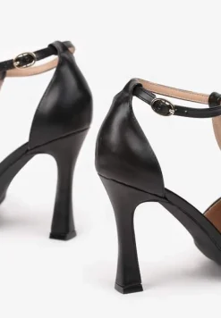 Czarne Szpilki Ozdobione Paskiem Wokół Kostki Nelisia