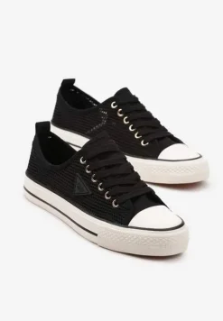 Czarne Szydełkowe Trampki o Klasycznym Fasonie Vovessa