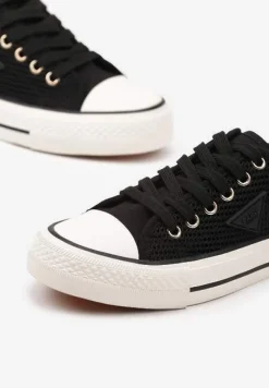Czarne Szydełkowe Trampki o Klasycznym Fasonie Vovessa